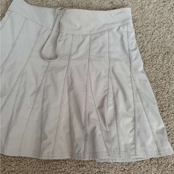 Athleta Cream Mini Skirt - Picture 2 of 7